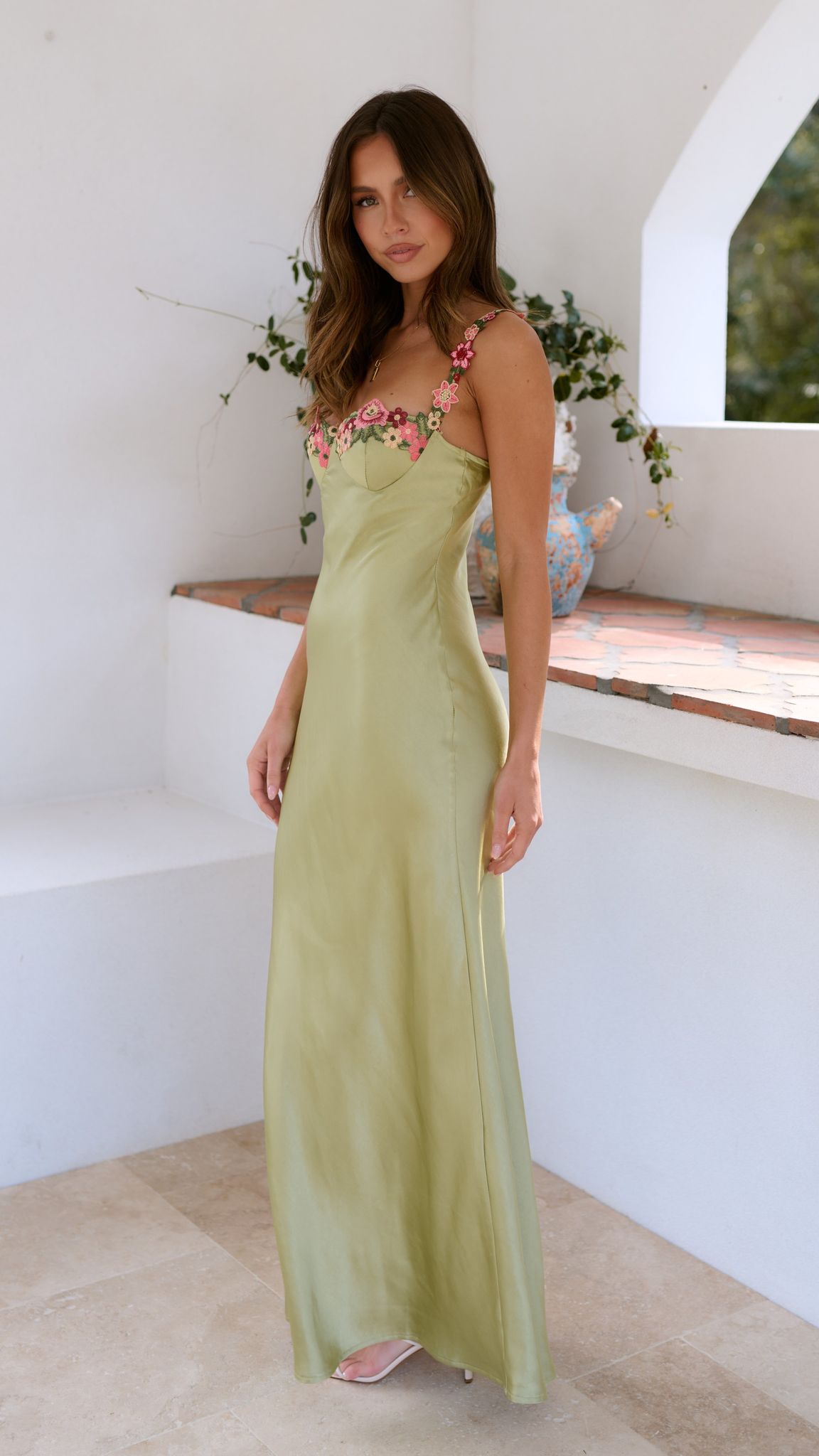 Rosea Maxi Kjole med Blomsterdetalje