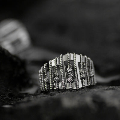Gennembrudt, perlebesat, justerbar ring