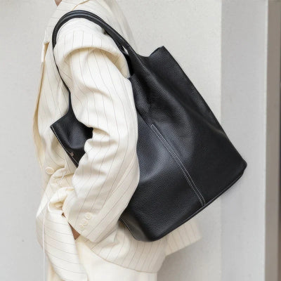 saga™ – lyseblå bucket taske i luksuslæderlook