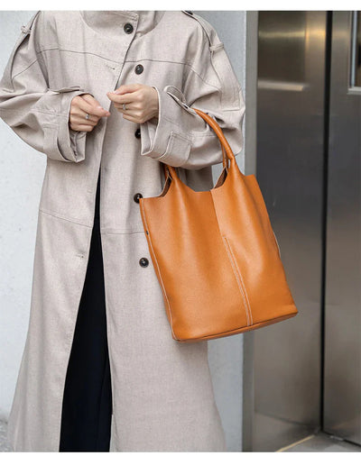saga™ – lyseblå bucket taske i luksuslæderlook