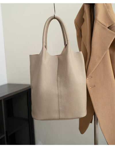 saga™ – lyseblå bucket taske i luksuslæderlook