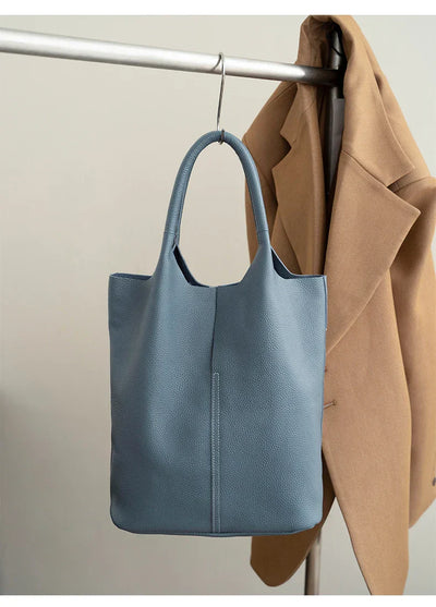 saga™ – lyseblå bucket taske i luksuslæderlook
