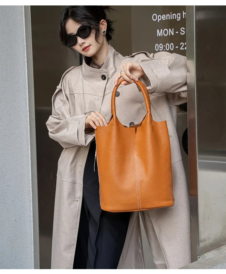 saga™ – lyseblå bucket taske i luksuslæderlook