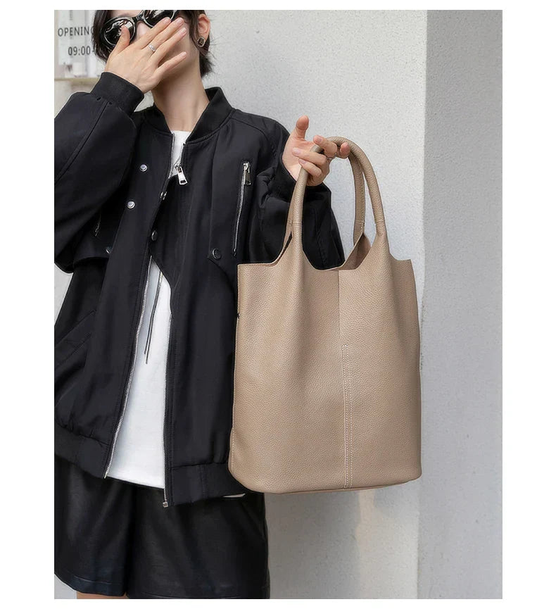 saga™ – lyseblå bucket taske i luksuslæderlook