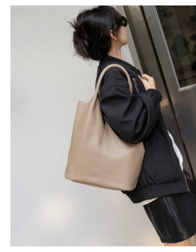 saga™ – lyseblå bucket taske i luksuslæderlook