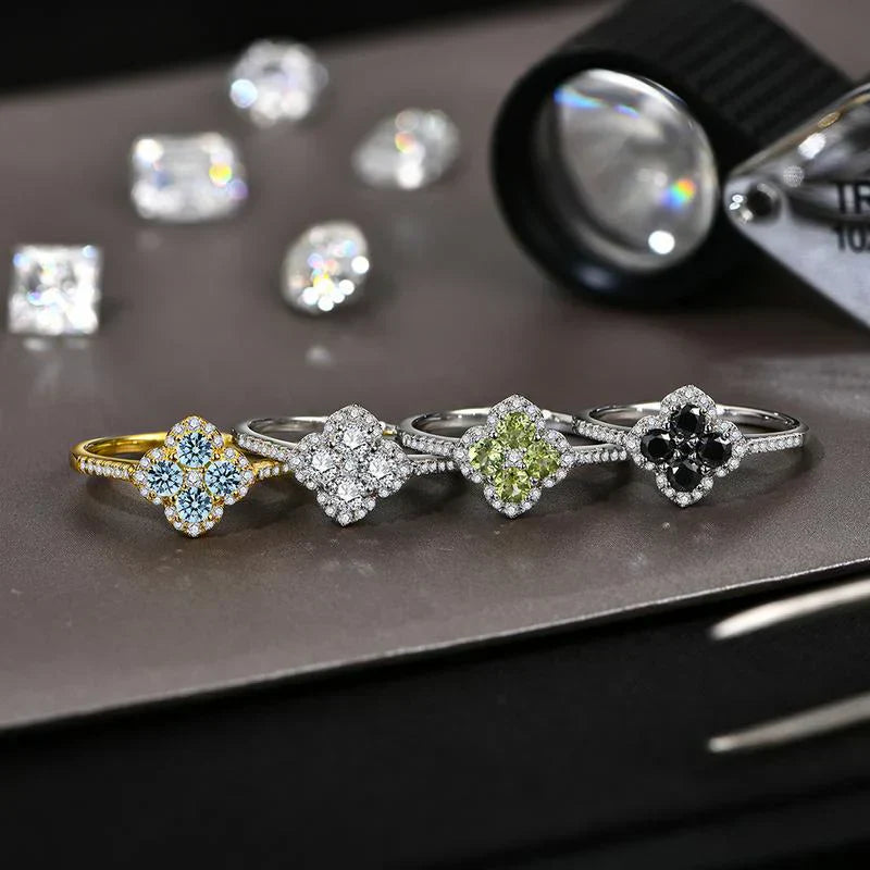Soraya Kleeblatt Ring Sort | Hvidguld