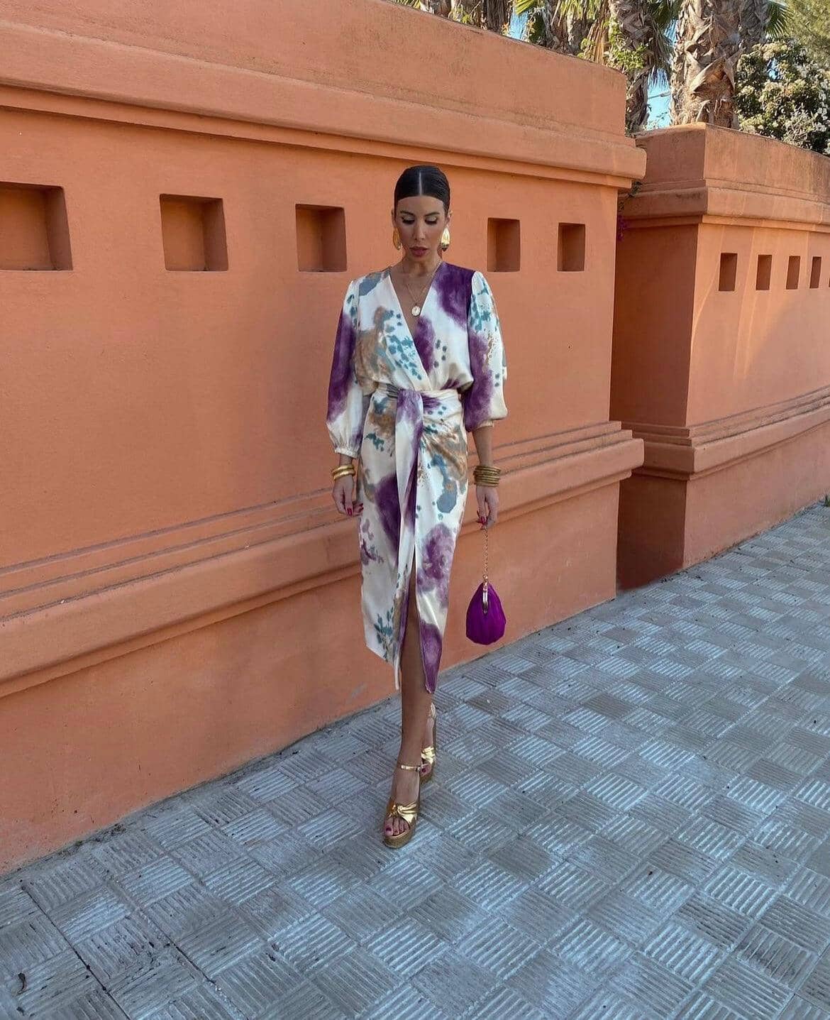 Elegant Rosea kjole i silke med V-hals