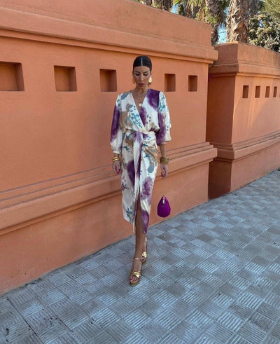 Elegant Rosea kjole i silke med V-hals