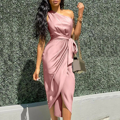 Asymmetrisk maxi kjole Rosea Silk med flæser