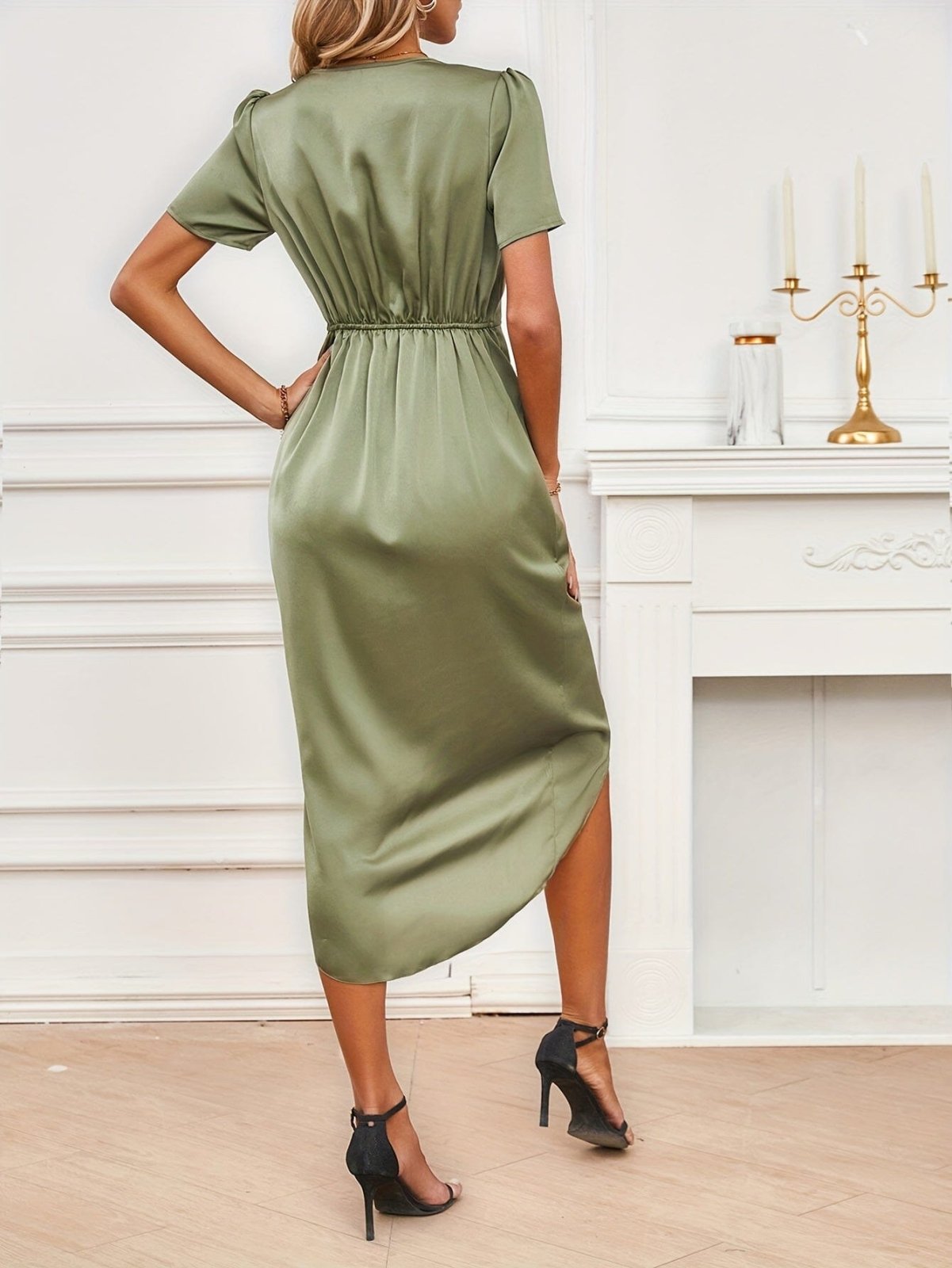 Rosea Elegant Satin Kjole med V-hals