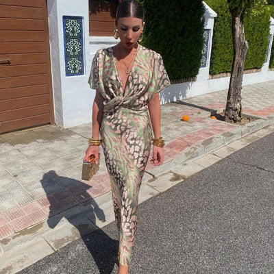 Elegant kjole Rosea i silke med V-hals