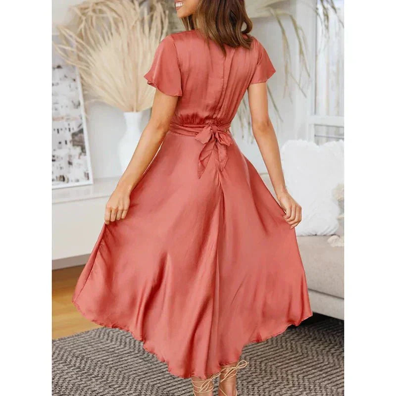 Rosea Elegante midi kjole med flæser på ærmerne