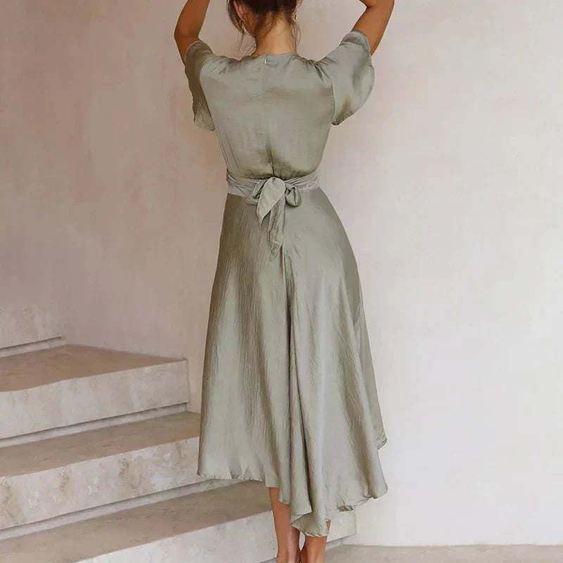 Rosea Elegante midi kjole med flæser på ærmerne